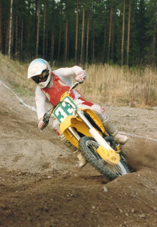 Hyvinkään Ari Åstedt kurvaa podiumille Rauma Motocross SM 250cc 1993